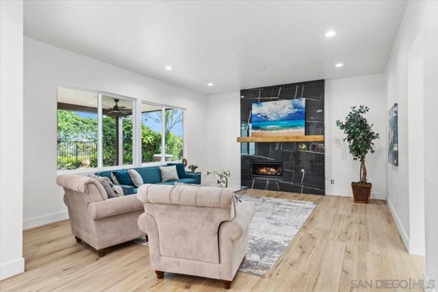2196 Kirkcaldy Rd, Fallbrook CA: https://media.crmls.org/mediaz/d722c997-76dd-4406-955e-15b64ca3a15c.jpg