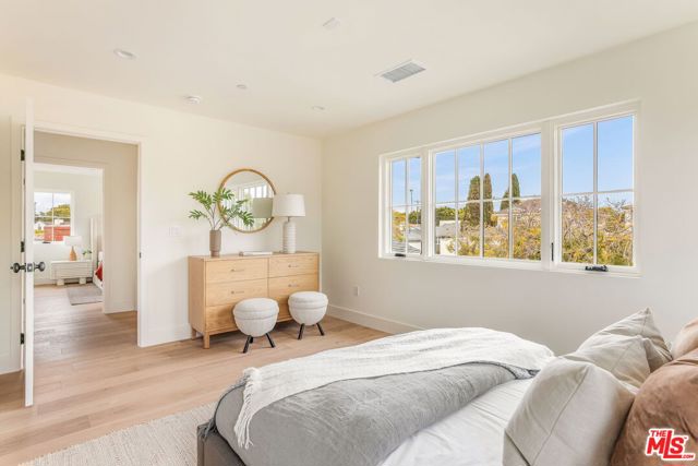 2455 23rd Street, Santa Monica CA: https://media.crmls.org/mediaz/d722d632-aac9-4774-bcb2-a61b000447b1.jpg