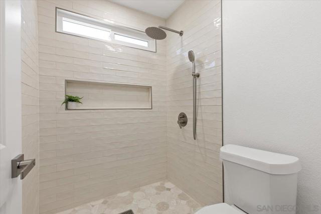 2845 Cottingham St, Oceanside CA: https://media.crmls.org/mediaz/d7231d86-3ed0-4da5-924f-259b1c43af14.jpg