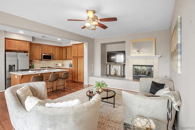 1670 Grasshopper Ln, Chula Vista CA: https://media.crmls.org/mediaz/d72358c6-6d66-4499-8b71-6e97f915d5ce.jpg