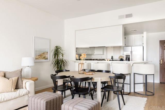 4080 Front St, Mission Hills (San Diego) CA: https://media.crmls.org/mediaz/d7237246-afbc-4a44-9aea-dcb9b8f8a199.jpg