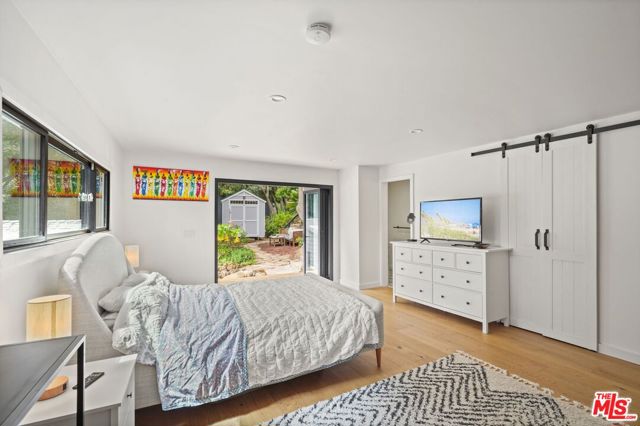 19817 Montau Drive, Topanga CA: https://media.crmls.org/mediaz/d723cc73-4f61-448e-ab1f-f8377d313d9b.jpg