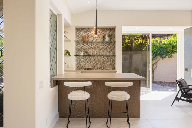 9 Regency Drive, Rancho Mirage CA: https://media.crmls.org/mediaz/d724ab6d-336a-4d2c-88eb-1774dd4b5271.jpg