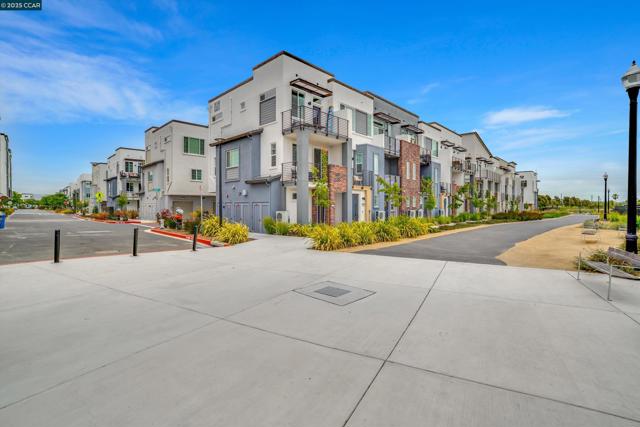 2816 Cathwood Lane, Alameda CA: https://media.crmls.org/mediaz/d725627e-2627-4192-a97f-6987eda1bcdb.jpg