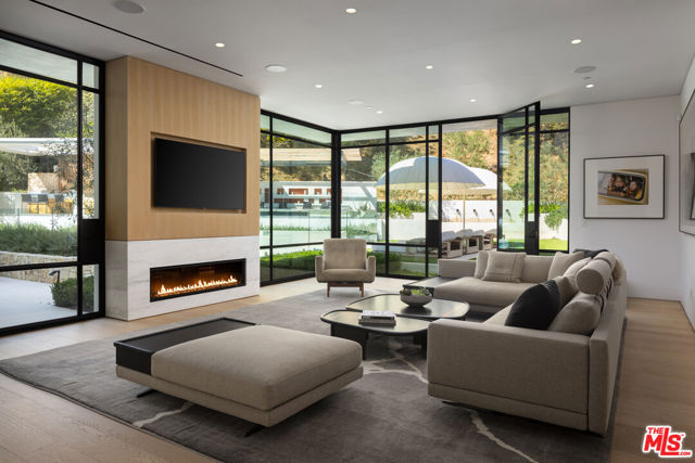 9509 Heather Road, Beverly Hills CA: https://media.crmls.org/mediaz/d7256a14-3295-4f58-ac45-e7c3a55cbfd2.jpg