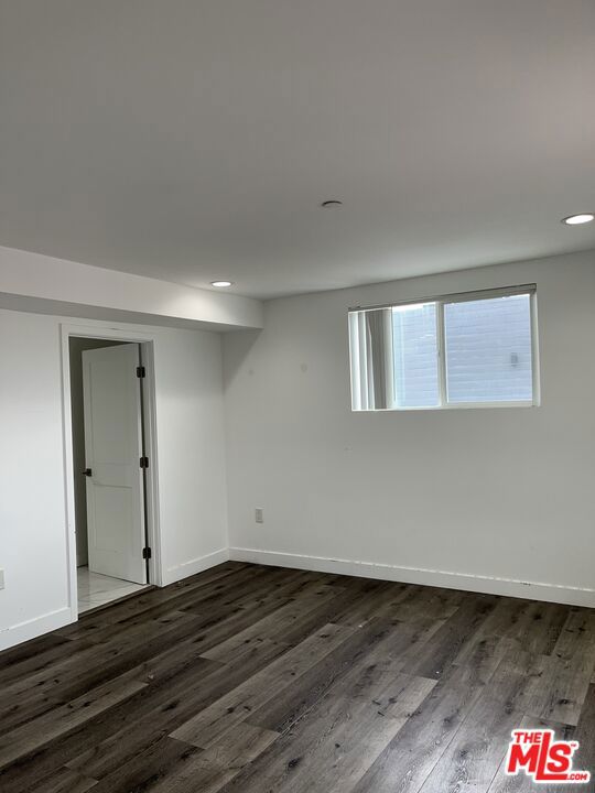 2121 S Burnside Avenue, Los Angeles CA: https://media.crmls.org/mediaz/d7260fed-08b1-4808-be0e-d43c4b4e19c2.jpg