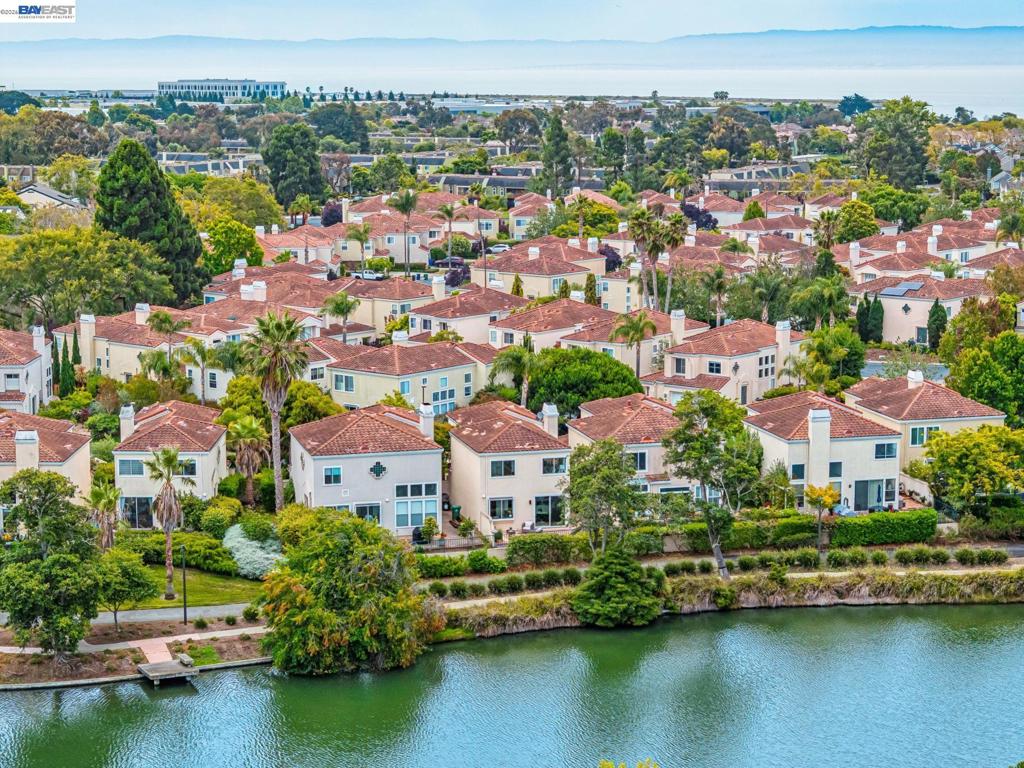 https://media.crmls.org/mediaz/d7261314-1b11-4dd2-852b-29428a8b3fb1.jpg?preset=X-Large