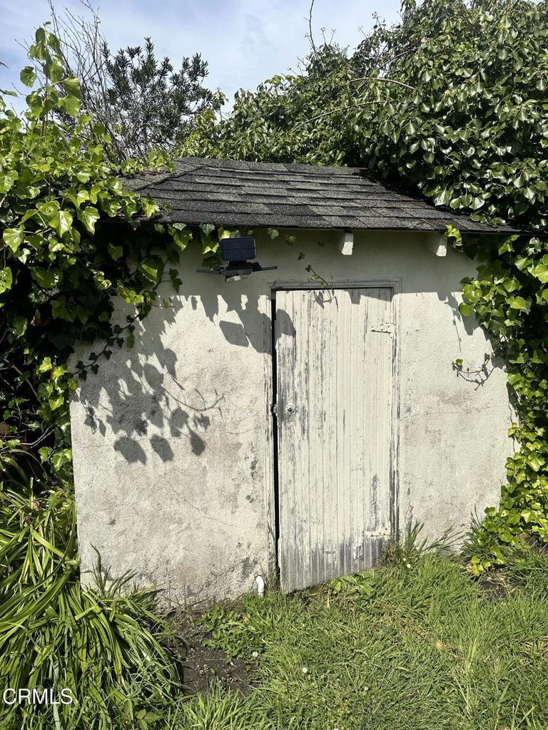 https://media.crmls.org/mediaz/d72636fa-0dad-4eeb-99fe-4b75d7ef0178.jpg?preset=X-Large