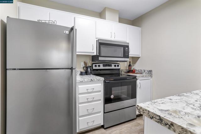 5425 Concord Blvd, Concord CA: https://media.crmls.org/mediaz/d7264c80-c441-49f3-9c68-bcedfc413ffa.jpg
