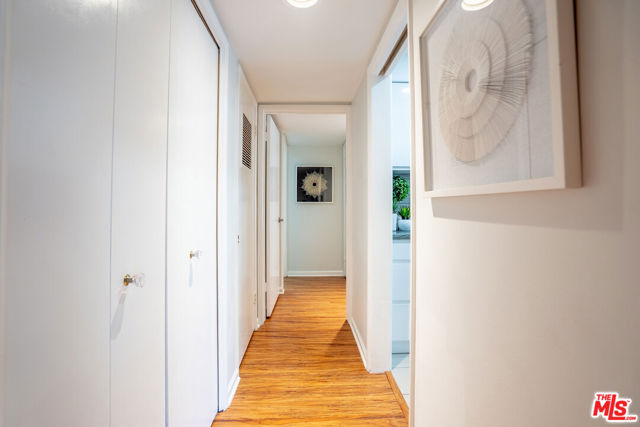 818 S Lucerne Boulevard, Los Angeles CA: https://media.crmls.org/mediaz/d7269933-3a95-48e3-bd6d-0e65afe95c14.jpg