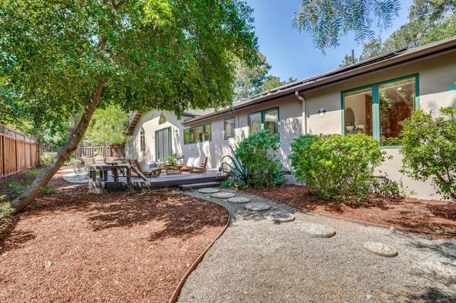 1625 Hazelaar Way, Los Altos CA: https://media.crmls.org/mediaz/d7269fa0-add3-4c76-bb8a-963dcdc4d0c7.jpg