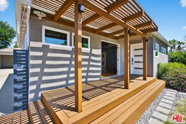 2121 Marine Street, Santa Monica CA: https://media.crmls.org/mediaz/d726d20c-9727-4432-8a60-673d21b30ed0.jpg