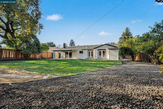 1053 Arkell Rd, Walnut Creek CA: https://media.crmls.org/mediaz/d726e244-3766-4db4-bb2b-8fecae6b230f.jpg