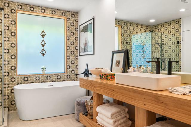 4 Lincoln Place, Rancho Mirage CA: https://media.crmls.org/mediaz/d7270c3f-9922-43c4-9b4f-97e98391f92b.jpg