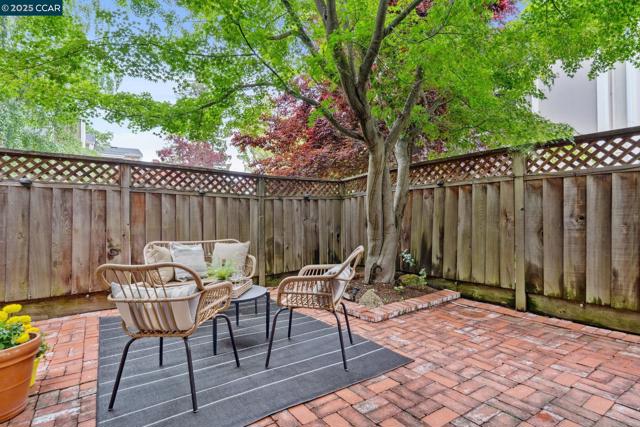 136 Garden Creek Pl, Danville CA: https://media.crmls.org/mediaz/d727237a-7848-4d0c-b292-c8cf8fa586cc.jpg