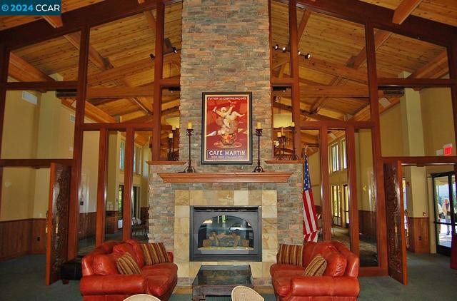 2748 Tice Creek Dr, Walnut Creek CA: https://media.crmls.org/mediaz/d727278b-2237-4f93-84a3-ac9c48d4f136.jpg