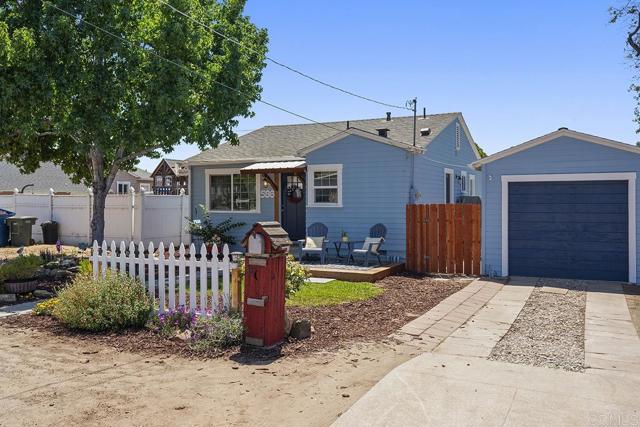 Detail Gallery Image 2 of 12 For 586 Del Mar, Chula Vista,  CA 91910 - 3 Beds | 2 Baths