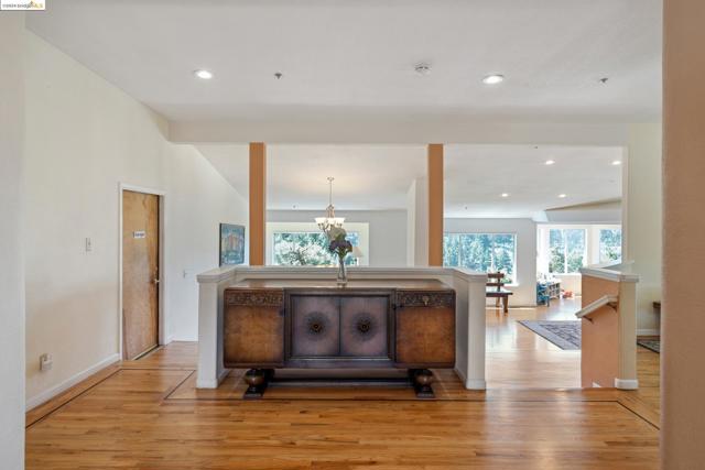 2335 Tunnel Rd, Oakland CA: https://media.crmls.org/mediaz/d7280572-0e45-4366-af90-ee7e47e8f0b2.jpg