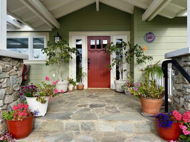 548 Tarento Dr, San Diego CA: https://media.crmls.org/mediaz/d728089d-c8e1-4e22-bb79-5a8db9e1d58c.jpg