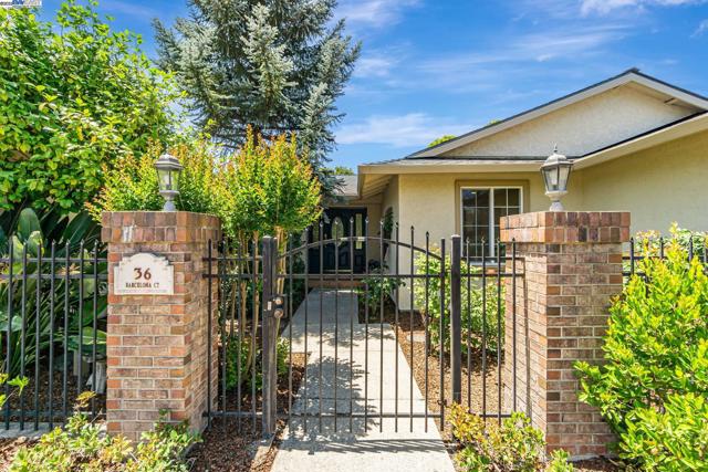 36 Barcelona Ct, Danville CA: https://media.crmls.org/mediaz/d728a993-9bf7-4016-9335-1e0d55af1127.jpg