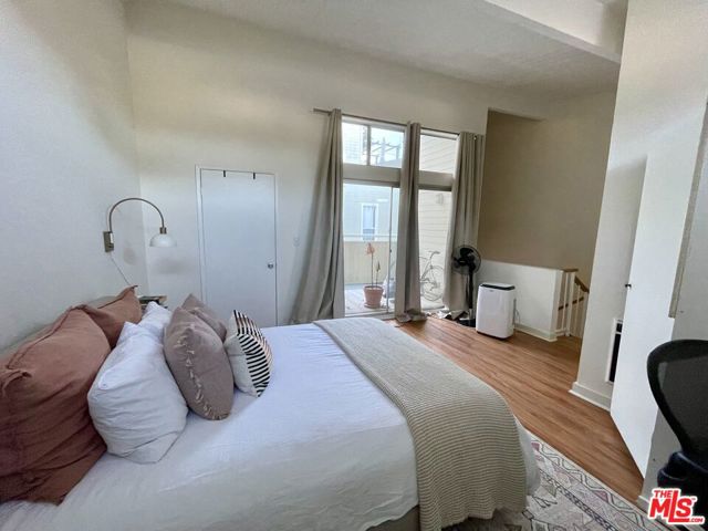 3101 5th Street, Santa Monica CA: https://media.crmls.org/mediaz/d728c9f4-5bf7-4959-90e3-568c637487e8.jpg