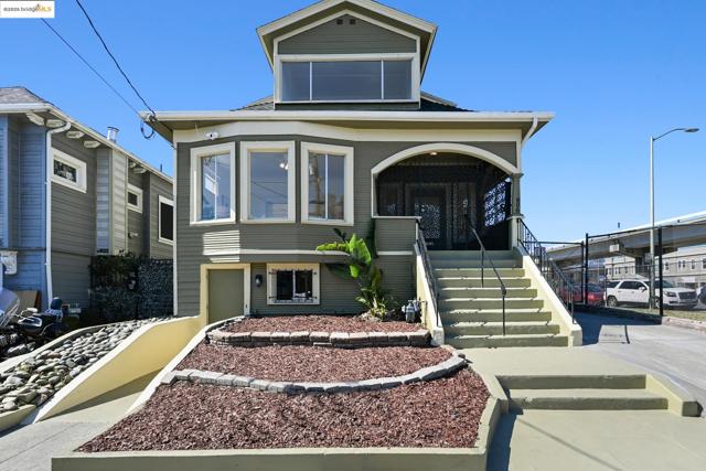 806 54Th St, Oakland CA: https://media.crmls.org/mediaz/d7296be9-7bdd-445f-bcd2-b16182a604bf.jpg