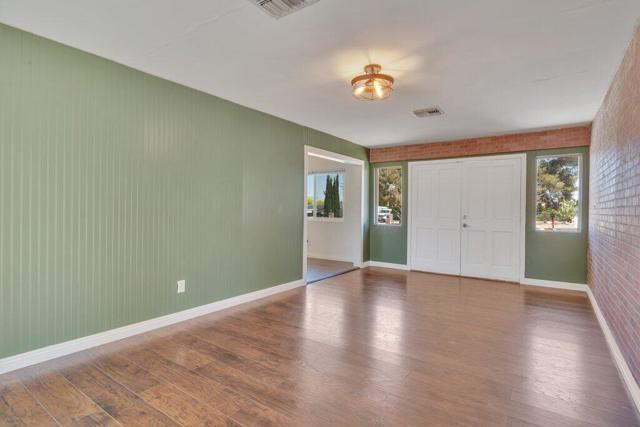 7592 Hanford Avenue, Yucca Valley CA: https://media.crmls.org/mediaz/d7296f99-b15d-4b66-bb75-49d4f1b1f591.jpg