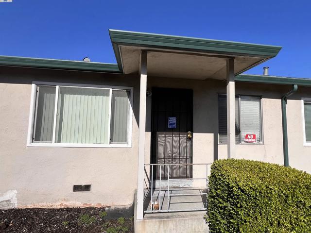 2119 94Th Ave, Oakland CA: https://media.crmls.org/mediaz/d729ae99-5d35-4452-b385-cf8bd82d63d3.jpg