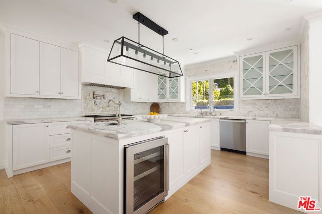 1214 Coldwater Canyon Drive, Beverly Hills CA: https://media.crmls.org/mediaz/d72a6e54-6017-431a-af6a-d8ca9518a60a.jpg