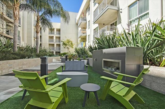 12655 Bluff Creek Drive,  CA: https://media.crmls.org/mediaz/d72adff9-7342-4d03-a63d-025b4c2aa5b8.jpg