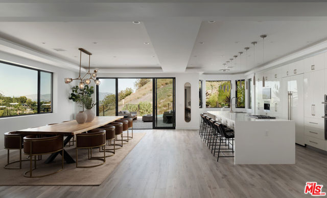 3820 Knobhill Drive, Sherman Oaks CA: https://media.crmls.org/mediaz/d72ae80f-abf1-4d29-99ef-2be133766974.jpg