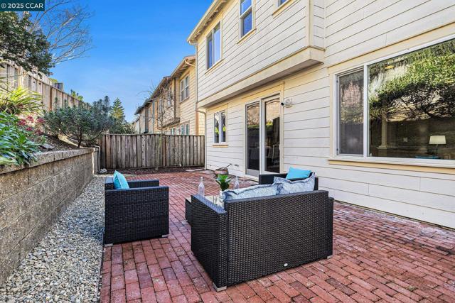 Image 34 of 50 For 203 Seacliff Way