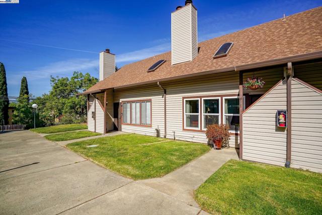 627 Military E St, Benicia CA: https://media.crmls.org/mediaz/d72b7366-c937-43d7-ba8f-fcc8f16b3a72.jpg
