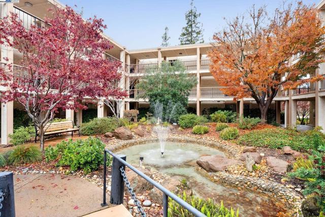 4033 Terra Granada Dr, Walnut Creek CA: https://media.crmls.org/mediaz/d72b7518-3b1c-462d-9a54-d6f5484eee01.jpg