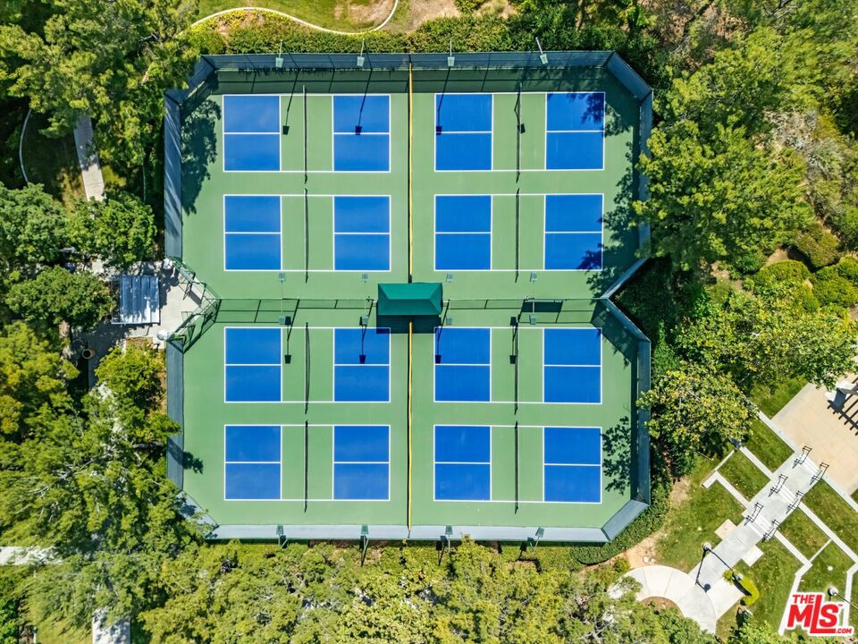 https://media.crmls.org/mediaz/d72be4b7-fe76-45ac-aedc-3d7d5232f553.jpg?preset=X-Large