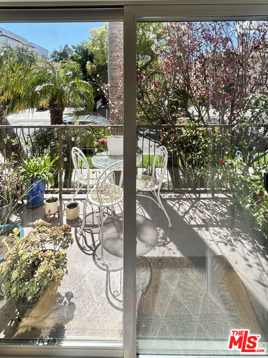 1828 Glendon Avenue, Los Angeles CA: https://media.crmls.org/mediaz/d72bf46f-4eb7-4d05-85f4-b04c7d750a2f.jpg