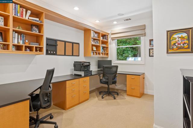 2142 Deer Oak Way, Danville CA: https://media.crmls.org/mediaz/d72c288b-85b2-4674-86f9-33cd487f6323.jpg