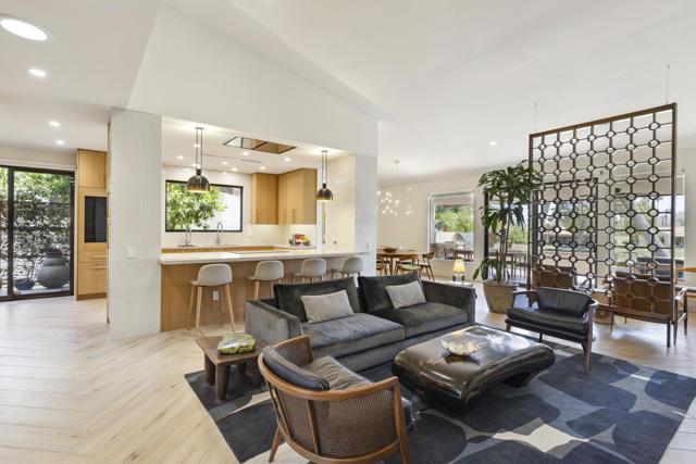 44970 Desert Horizons Drive, Indian Wells CA: https://media.crmls.org/mediaz/d72c8ab0-574b-4d71-95b0-a2c36d9f25e4.jpg