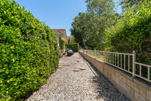 6378 Lada Avenue, Camarillo CA: https://media.crmls.org/mediaz/d72cb471-66bb-479a-8b41-ec0156d97057.jpg