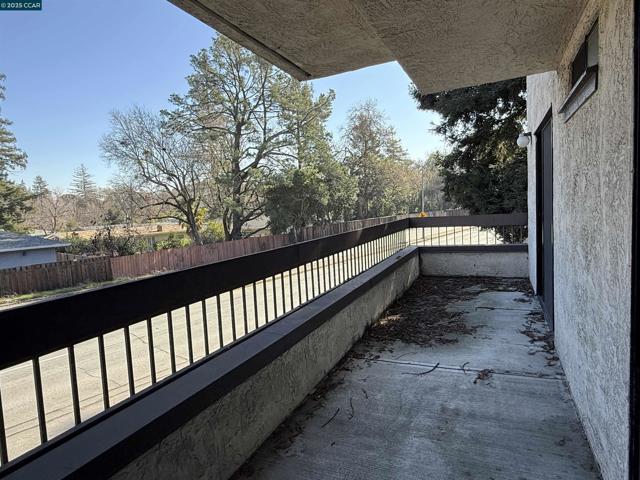 320 N Villa Way, Walnut Creek CA: https://media.crmls.org/mediaz/d72cce95-5f4e-4f85-995d-d27e2a2eb9da.jpg