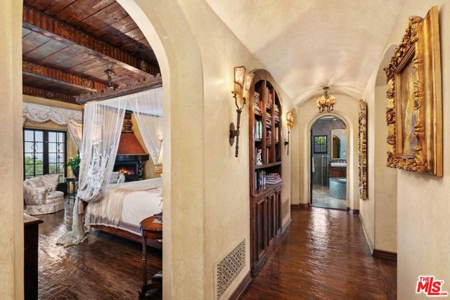 4320 Cedarhurst Circle, Los Angeles CA: https://media.crmls.org/mediaz/d72d116d-6940-474d-9322-31fc930ac657.jpg