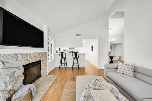 769 Birchpark Circle, Thousand Oaks CA: https://media.crmls.org/mediaz/d72e530f-bbec-4f0a-b9c8-0926306cf80b.jpg
