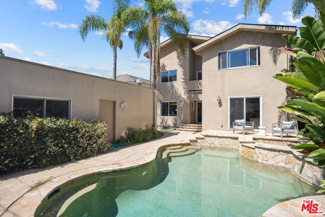 314 22nd Street, Santa Monica CA: https://media.crmls.org/mediaz/d72e54e1-9af7-471c-92a4-cd8407028a6b.jpg