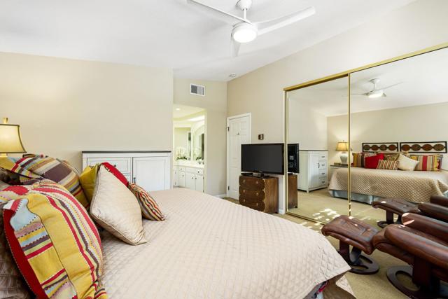 36 Maximo Way, Palm Desert CA: https://media.crmls.org/mediaz/d72e88c8-7d18-4b07-a4ad-3e1ee79268df.jpg