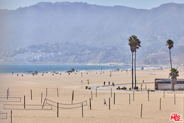 1267 Palisades Beach Road, Santa Monica CA: https://media.crmls.org/mediaz/d72eb5e0-122f-451b-817b-7f5f9023a6cf.jpg