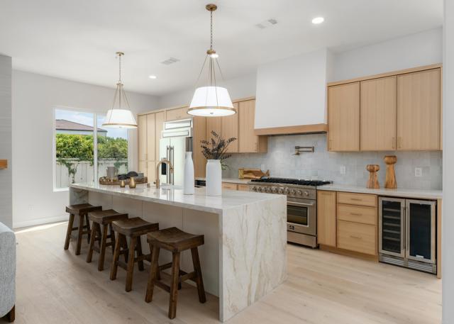 Detail Gallery Image 2 of 46 For 14004 Calle Venecia, San Diego,  CA 92130 - 4 Beds | 2/1 Baths