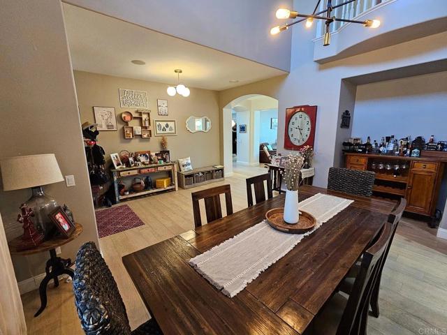 2856 Falling Waters Court, Chula Vista CA: https://media.crmls.org/mediaz/d72fbcca-0e00-4ac1-9732-cf5855eb2581.jpg