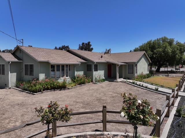 434 Oak Avenue, Greenfield CA: https://media.crmls.org/mediaz/d730121d-4d5a-40dc-a8fe-5fe241dc5cbb.jpg