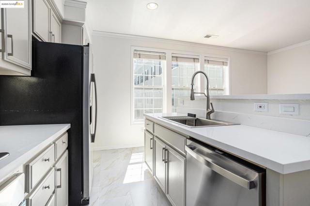 3730 Whitworth Dr, Dublin CA: https://media.crmls.org/mediaz/d7305e58-fb29-4b33-97e6-9f77c8b9a55e.jpg