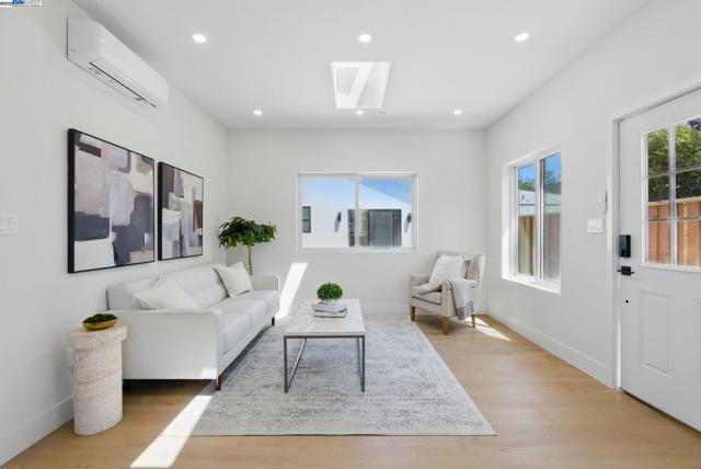 175 N Frances St, Sunnyvale CA: https://media.crmls.org/mediaz/d73098bc-c344-4740-808c-13faa82e7faa.jpg